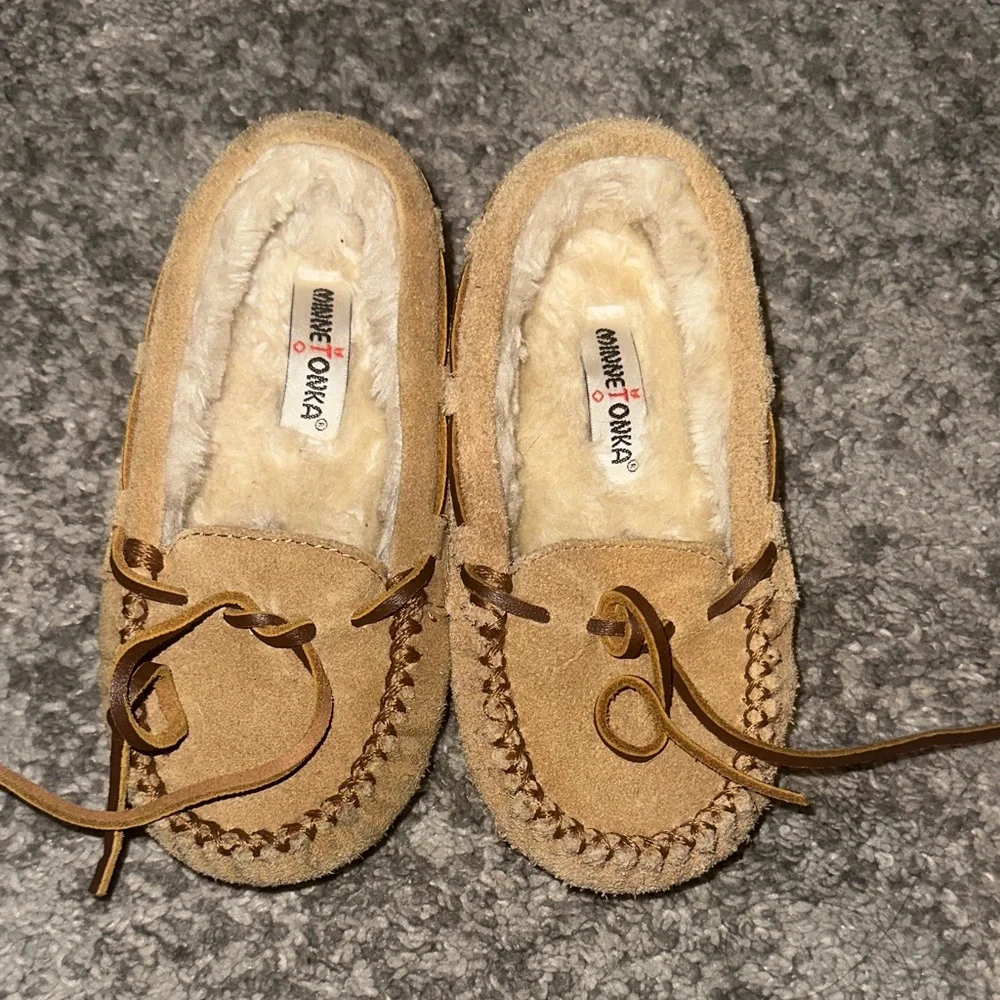 Minnetonka Kids Tan Suede Shearling Moccasins